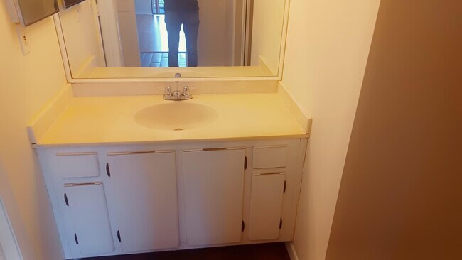 Foto del edificio - 6301 N University Dr