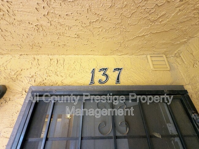 Building Photo - 1831 W Mulberry Dr