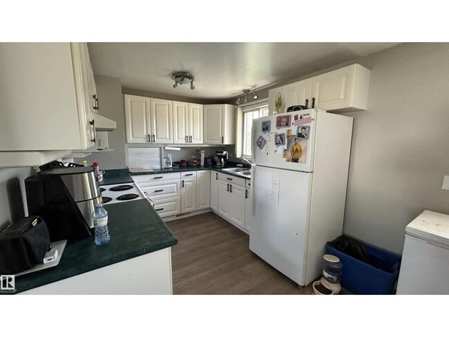 Building Photo - 4308-4345 45 Ave