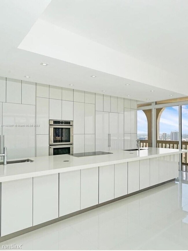 Building Photo - 5 br, 5.5 bath Condo - 19707 Turnberry Way...