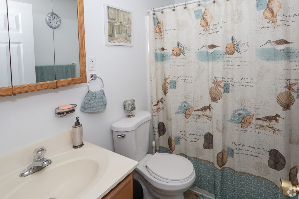 Spruce Knoll Rentals in Dracut at 594 Merrimack Ave Dracut, MA