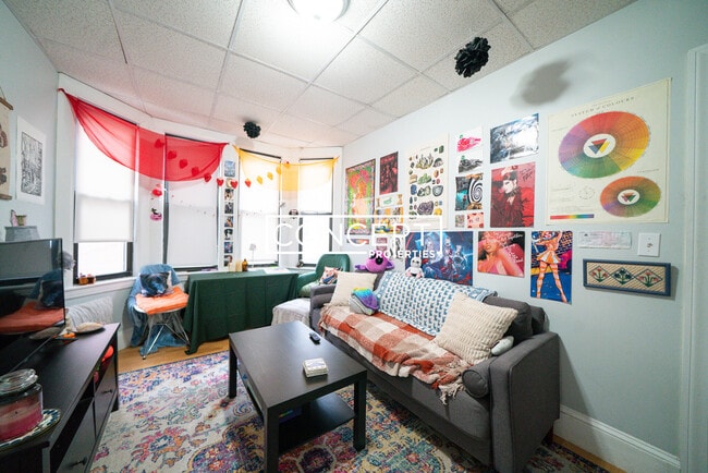 Building Photo - 826 Huntington Ave