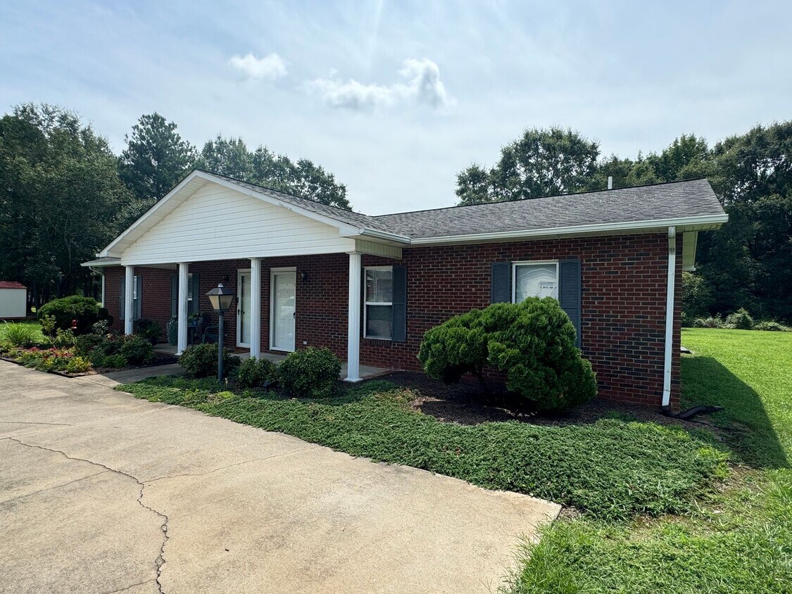 Primary Photo - 2/1 Duplex in Polkville, NC -- 55+ community