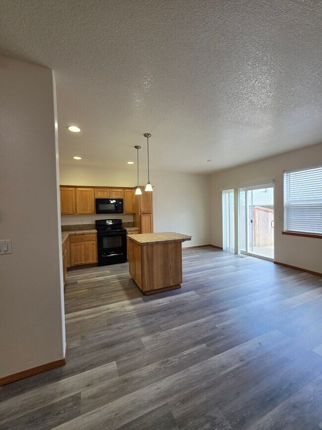 Foto del edificio - 355 SW Pemberly Loop