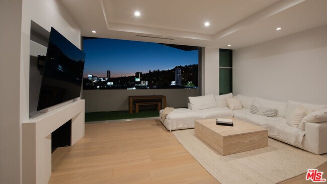 Building Photo - 1155 N La Cienega Blvd