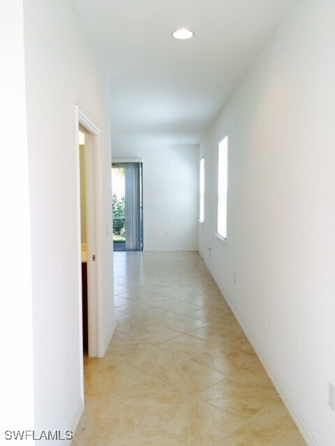 Building Photo - 10830 Alvara Way