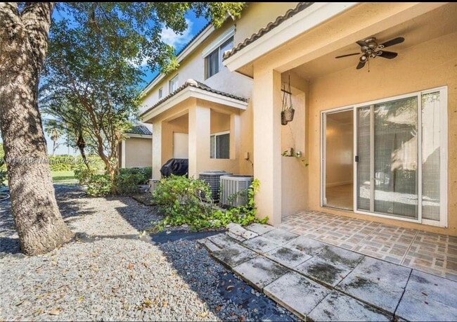 Foto del edificio - 5761 NW 115th Ct
