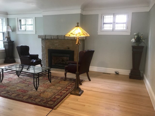 Living room 2 - 2440 N Lake Dr