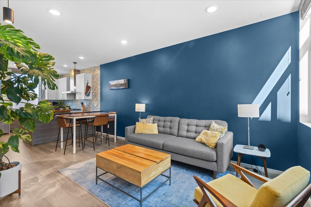 Foto principal - 9211 15th Ave SW