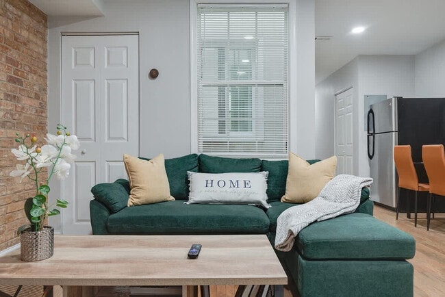 Building Photo - 1255 Raum St NE