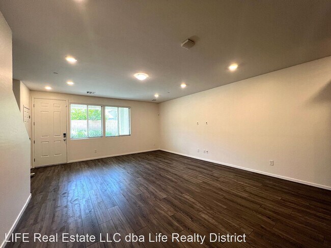Building Photo - 3 br, 2.5 bath House - 6261 Cappadocia St