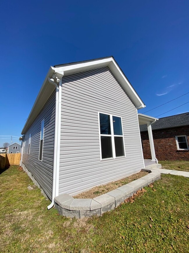 Building Photo - Four Bedroom Ranch in Elizabeth Park!