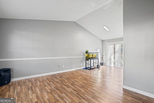 Foto del edificio - 5626 Pine Gate Dr