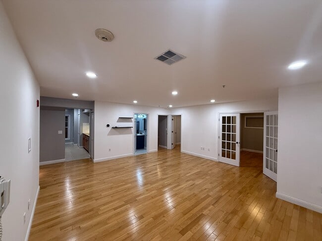 Building Photo - 99 Chestnut St