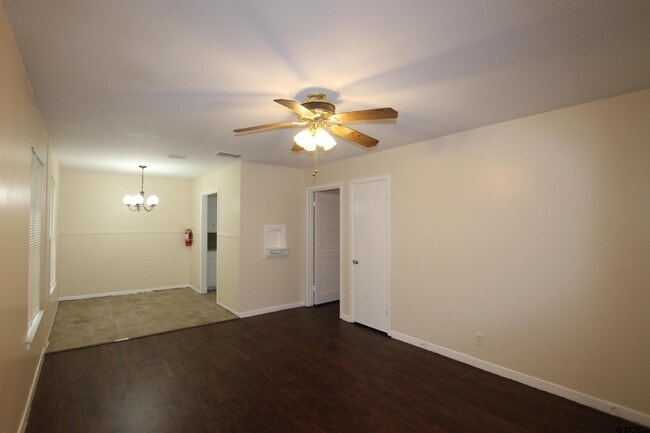 Building Photo - 420 E Hudson St
