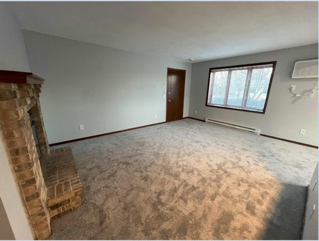 Building Photo - 2 S Wickham Ct