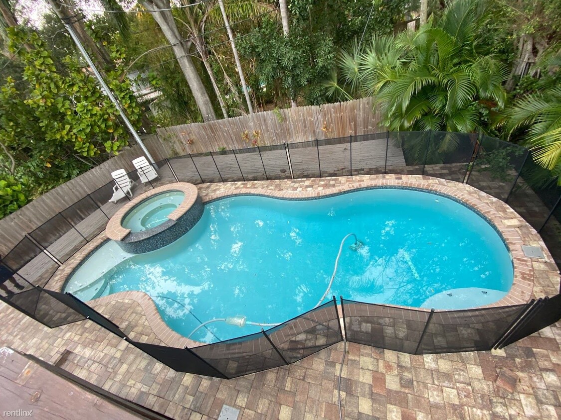 Foto principal - 3 br, 2.5 bath House - 3526 Overlook Drive...