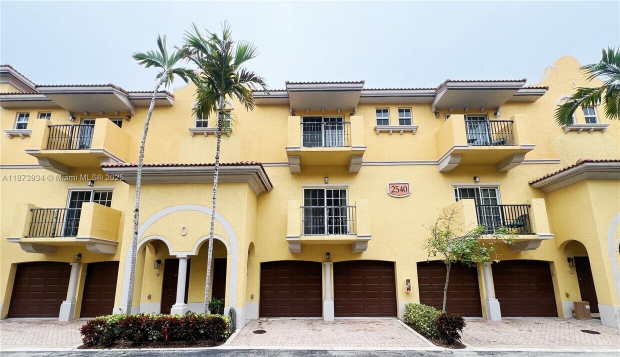 Foto principal - 2540 SW 14th Ave