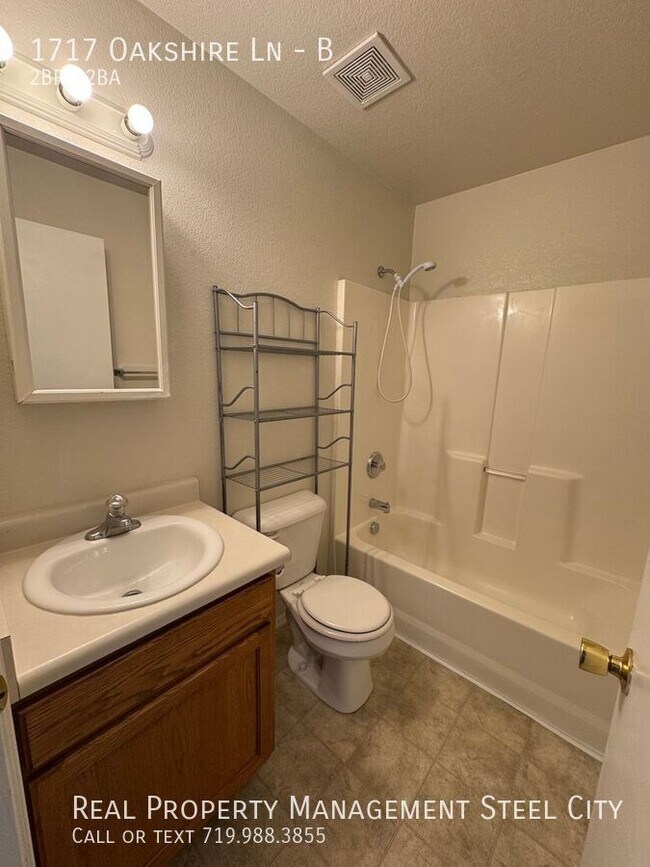 Foto del edificio - 1717 Oakshire Ln