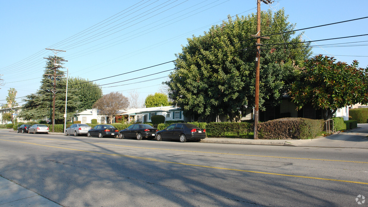 Foto del edificio - 12301-12319 Magnolia Blvd