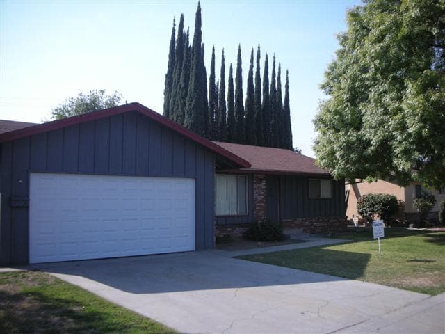 Primary Photo - 1641 W Whitendale Ave