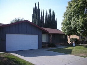 Building Photo - 1641 W Whitendale Ave