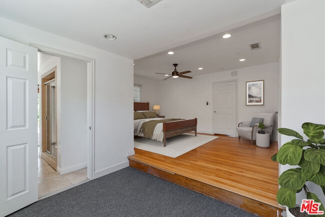 Building Photo - 4823 Topanga Canyon Blvd