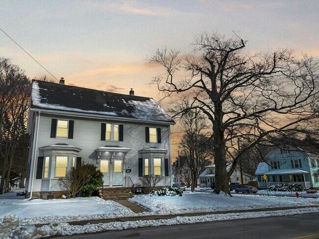 Building Photo - 47 Elm St
