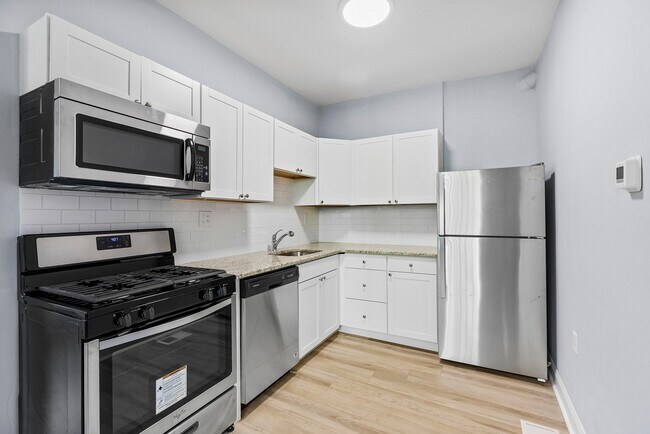 Building Photo - 3950 Lancaster Ave
