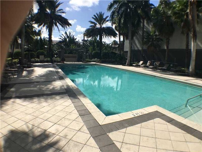 Foto del edificio - 2421 NE 65th St