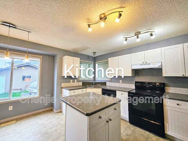 Building Photo - 7261 Terwillegar Dr S NW