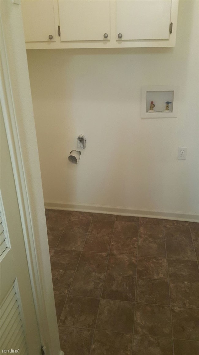 Building Photo - 9135 Great Smokey Ave