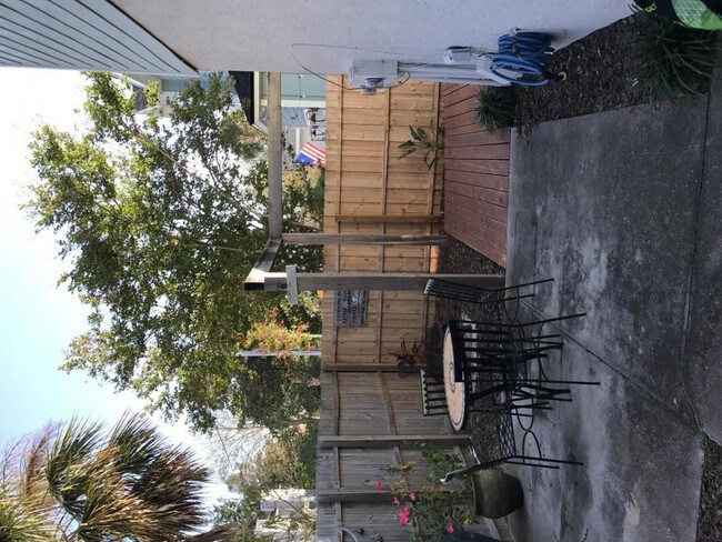 Foto del edificio - 835 Gonzales Ave