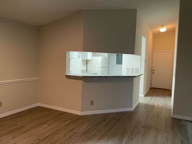 Foto del edificio - Spacious 3-Bed, 2-Bath Condo Oasis in Beau...
