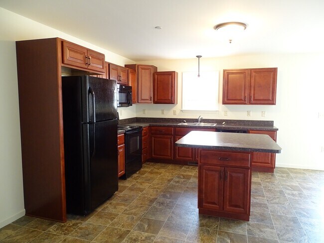 Building Photo - 340 Meadow View Dr