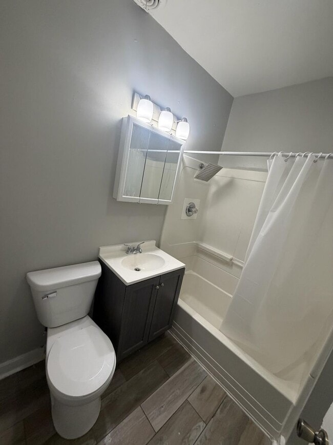 Building Photo - 3910 Deodar St