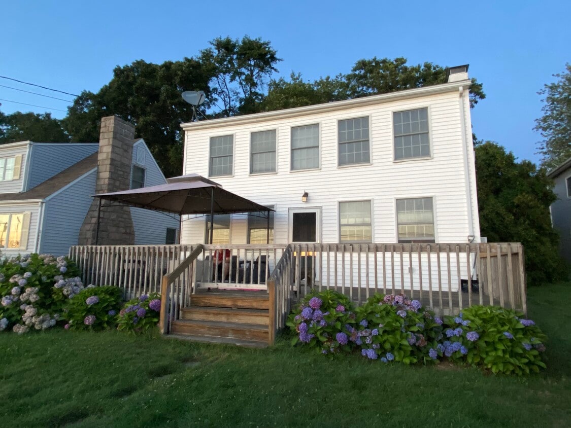 Photo - 142 Old Black Point Rd (East Lyme, CT)