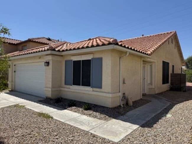 Building Photo - SE Pebble and Pollock!! Single Story!! Fir...