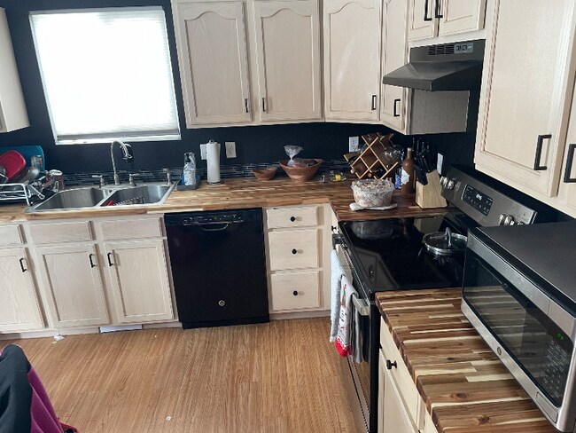 Foto del edificio - 4828 Prospect Dr