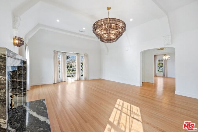 Building Photo - 200 S Formosa Ave