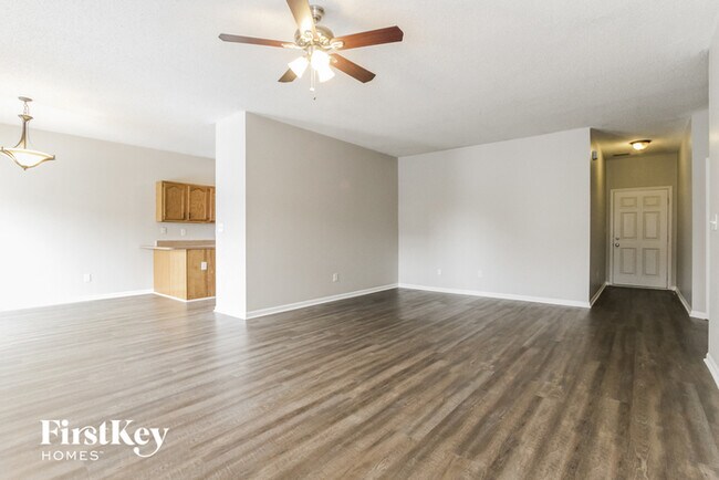 Building Photo - 8129 Red Barn Ct