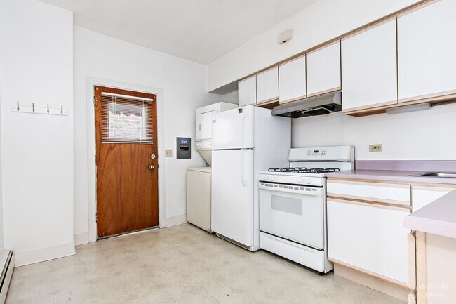 Building Photo - 48 Crystal St