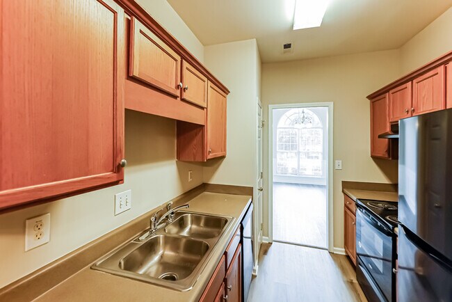 Building Photo - 138 Daventry Dr
