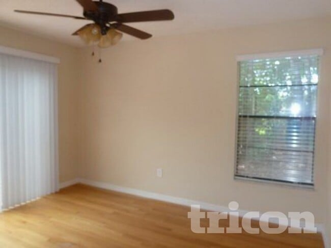 Foto del edificio - 3014 Curry Woods Dr