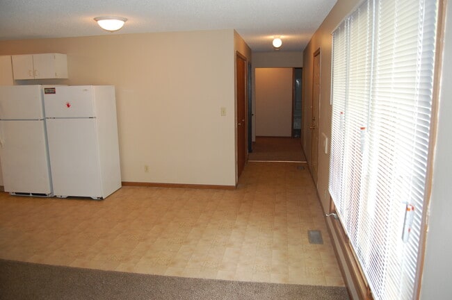 Informal dinning - 4945 Walker Ave