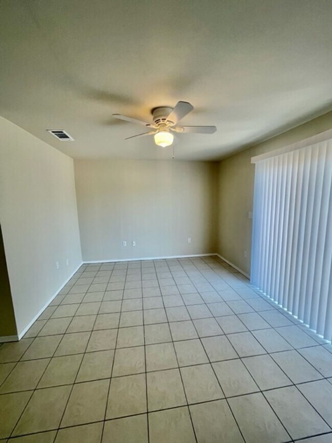 Foto del edificio - 1500 Lake Shore Dr