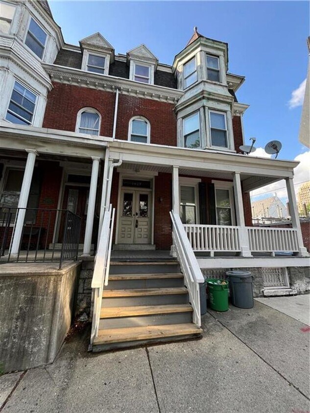 Primary Photo - 1027 W Walnut St