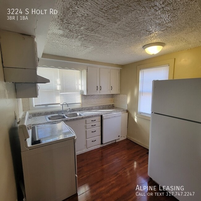 Building Photo - 3BR House - Westside Gem!