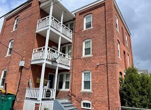 Building Photo - 240 Estes St