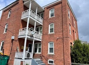 Building Photo - 240 Estes St